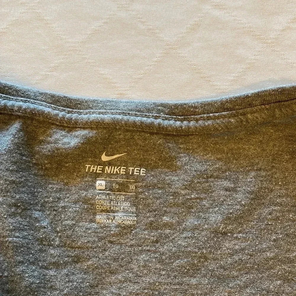 Nike women’s‎ tee shirt XL EUC